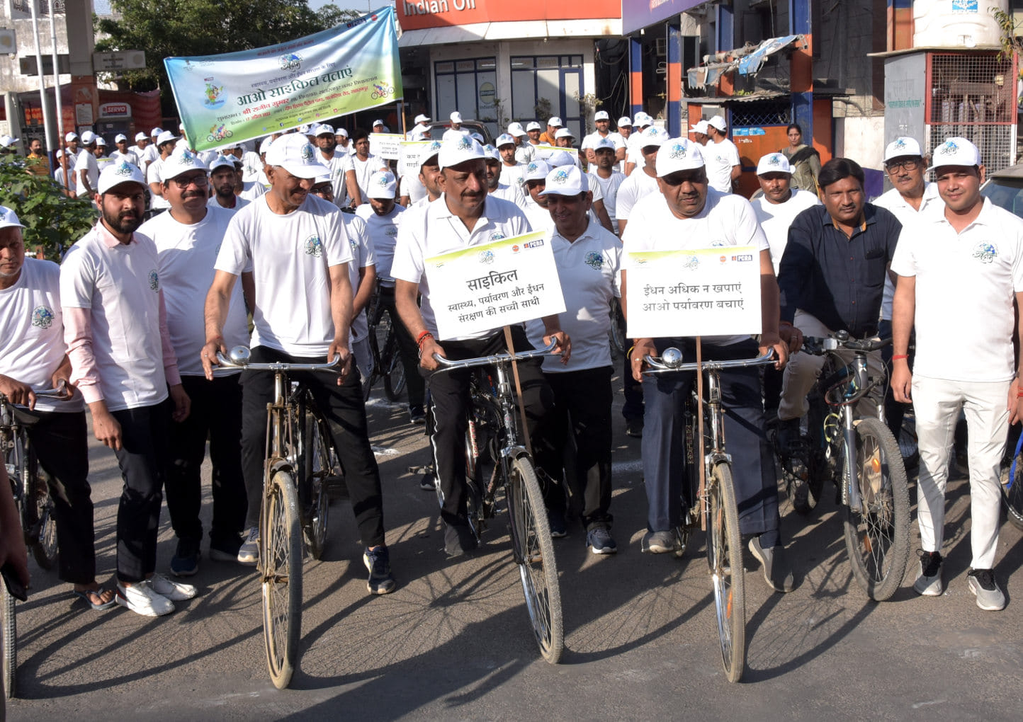 देहरादून रोड़ पैट्रोल पंप से आओ साइकिल चलाएं में साइकिल रैली में भाग लेते नगर विधायक व भाजपा महान देहरादून रोड़ पैट्रोल पंप से आओ साइकिल चलाएं में साइकिल रैली में भाग लेते नगर विधायक व भाजपा महान