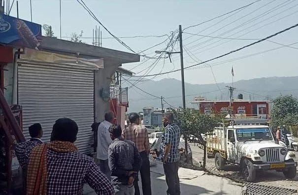 जोगिंद्रनगर में इस स्थान पर करंट लगने से हुआ हादसा  संवाद