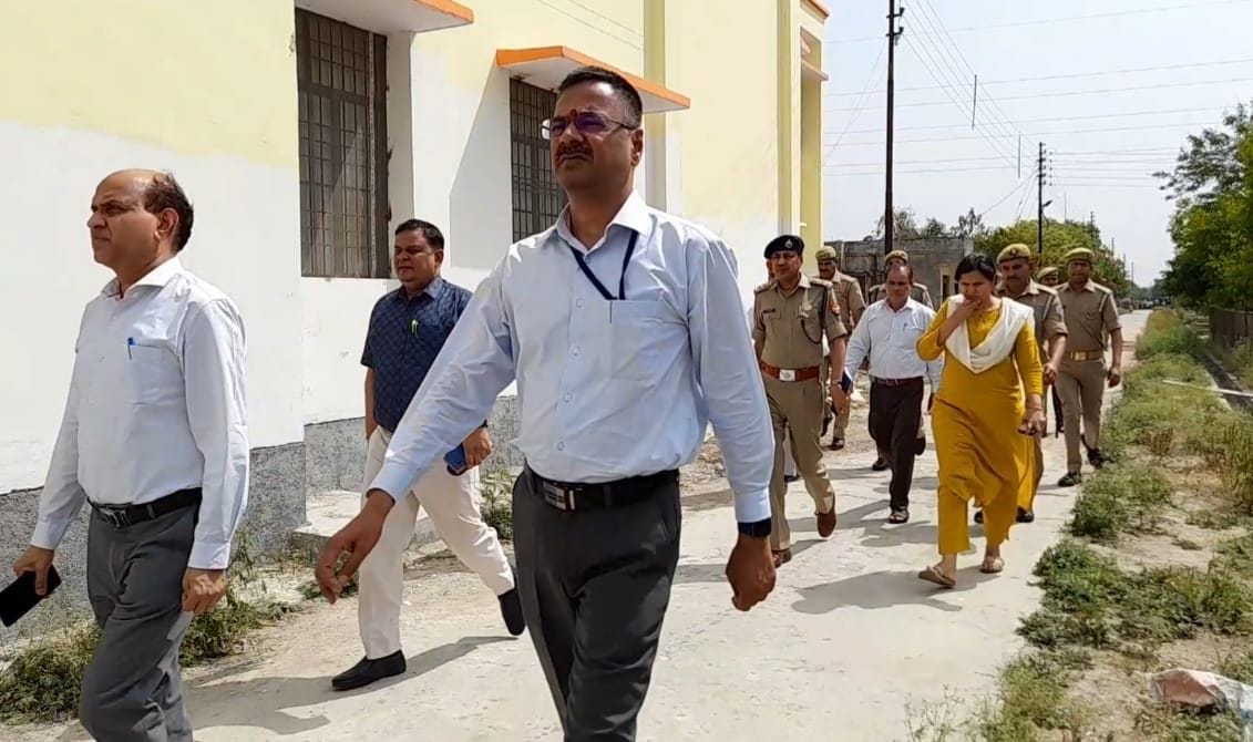 पंडित दीन दयाल आश्रम पद्धति विद्यालय में जांच करने पहुंचे प्रमुख सचिव पंडित दीन दयाल आश्रम पद्धति विद्यालय में जांच करने पहुंचे प्रमुख सचिव