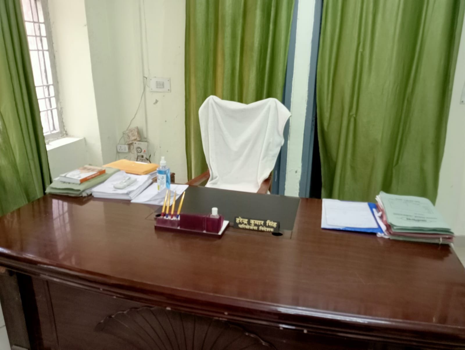 परियोजना निदेशक डीआरडीए के दफ्तर में खाली पड़ी कुर्सी। संवाद परियोजना निदेशक डीआरडीए के दफ्तर में खाली पड़ी कुर्सी। संवाद