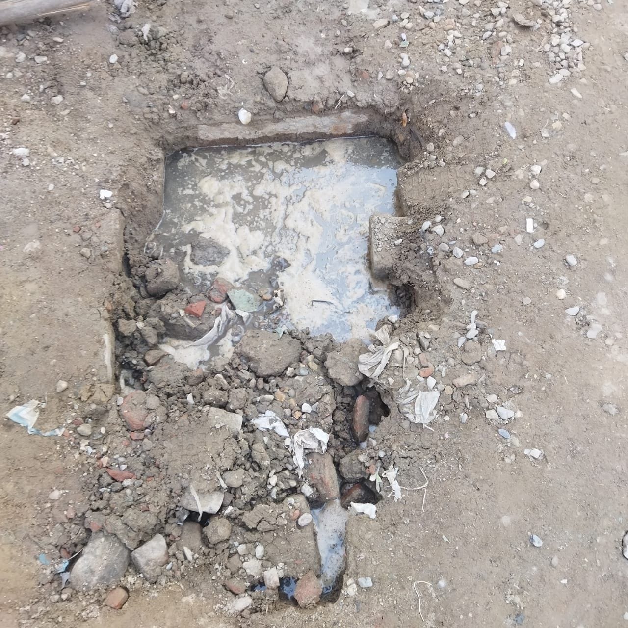 पानीपत। लिकेज के कारण आ रहा गंदा पानी। पानीपत। लिकेज के कारण आ रहा गंदा पानी।