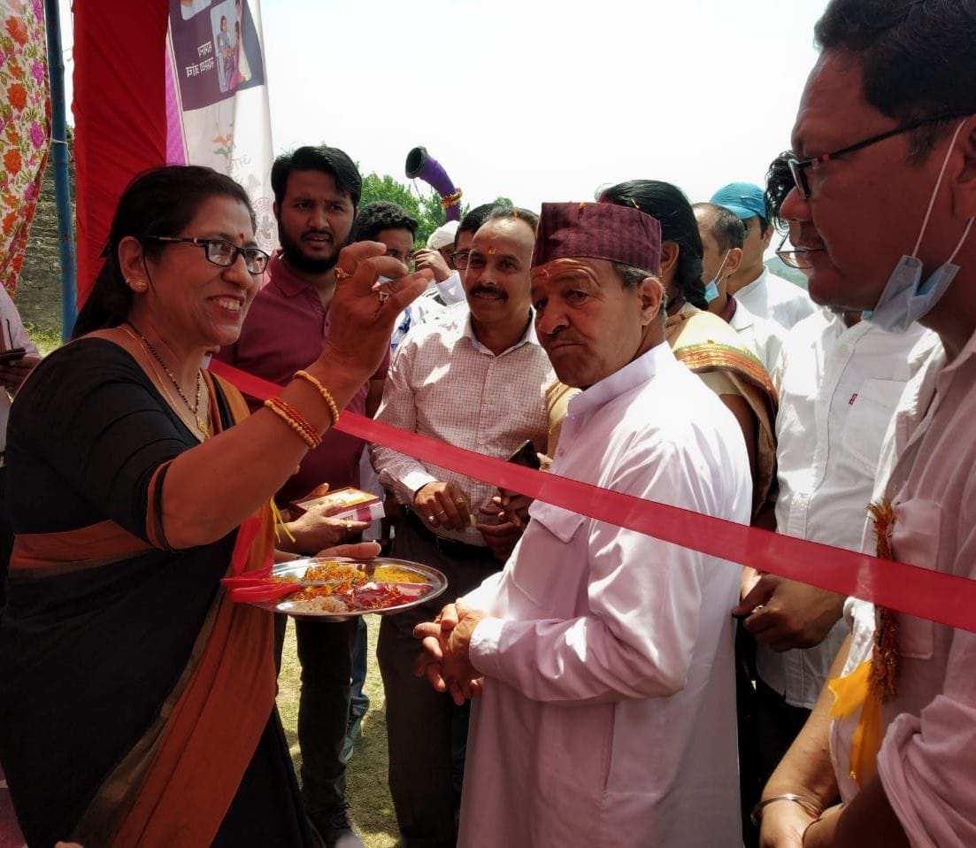 अल्मोड़ा लमगड़ा सामुदायिक स्वास्थ्य केंद्र में स्वास्थ्य मेले का उद्घाटन करते विधायक मोहन सिं? अल्मोड़ा लमगड़ा सामुदायिक स्वास्थ्य केंद्र में स्वास्थ्य मेले का उद्घाटन करते विधायक मोहन सिं?
