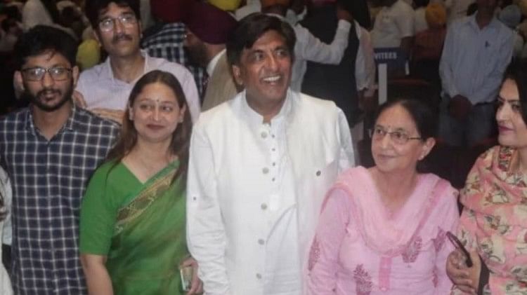 मान के मंत्री का विरोध: मोगा के तहसीलदारों ने ब्रह्म शंकर जिंपा के खिलाफ डीसी को दी शिकायत, पक्षपात का लगाया आरोप 