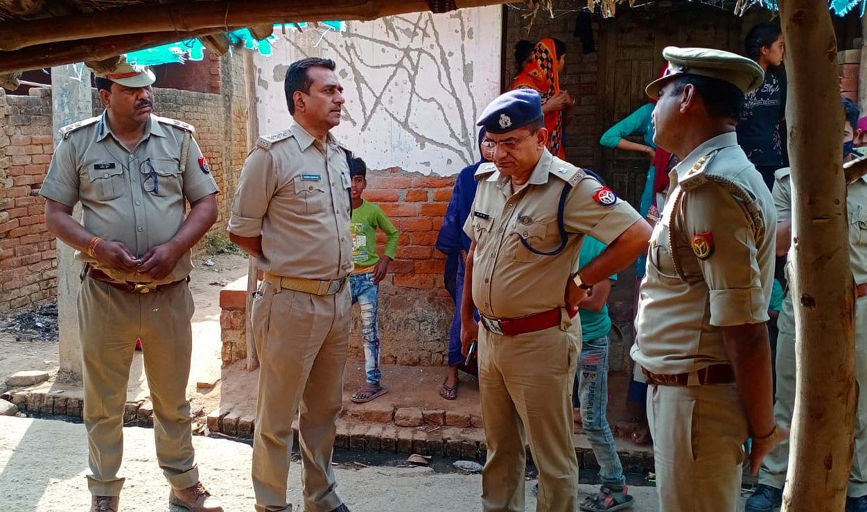 घटना स्थल का निरीक्षण करते एएसपी शशि शेखर सिंह। संवाद घटना स्थल का निरीक्षण करते एएसपी शशि शेखर सिंह। संवाद