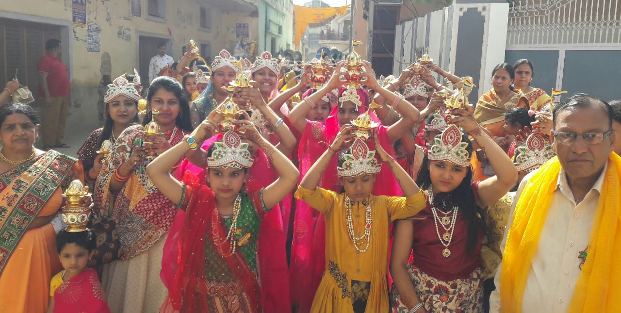 पंचकल्याणक महोत्सव में शामिल जैन समाज के श्रद्वालु पंचकल्याणक महोत्सव में शामिल जैन समाज के श्रद्वालु