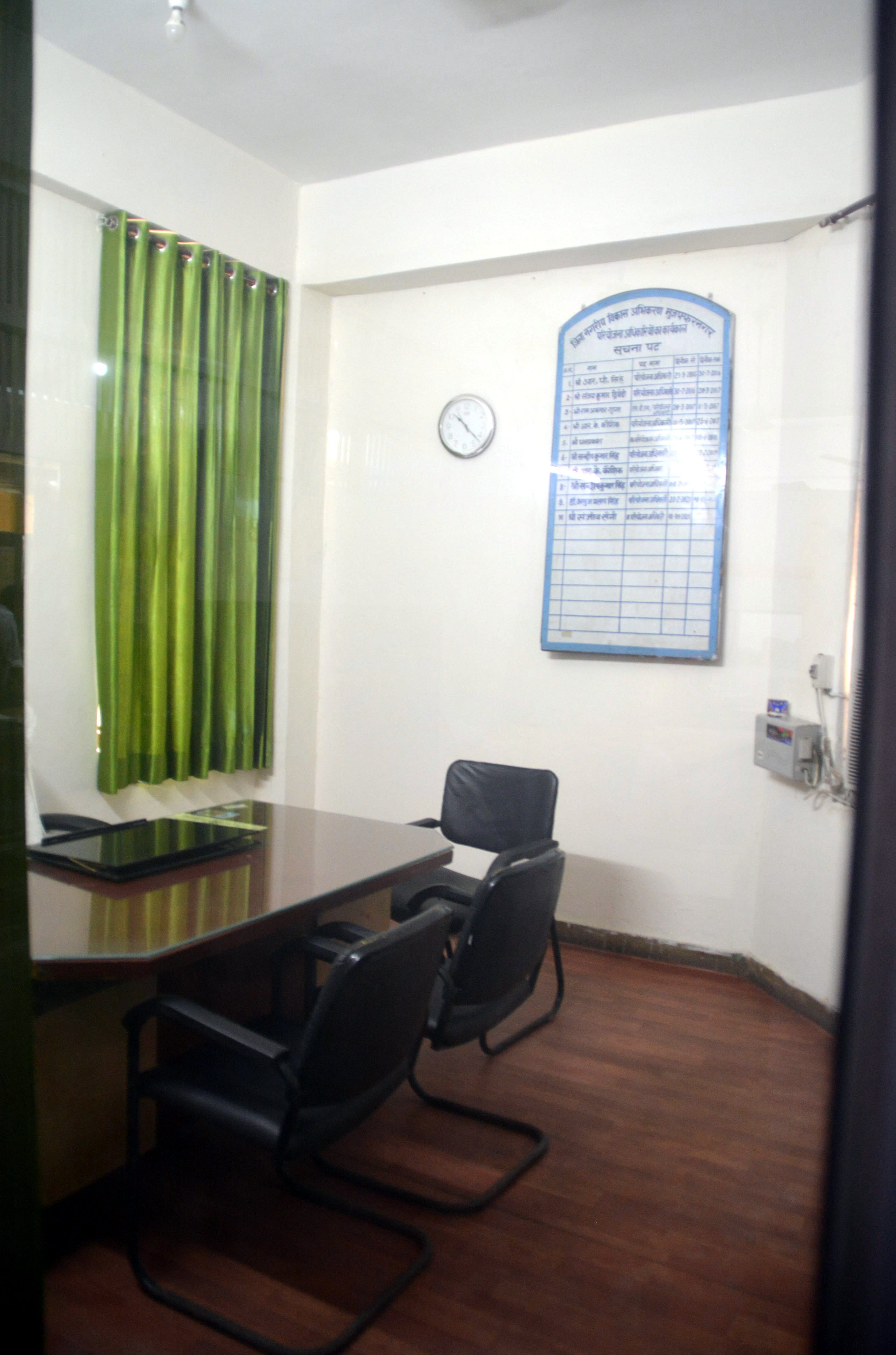 विकास भवन में सूना पडा  जिला नगरीय विकास अभिकरण का कार्यालय ।