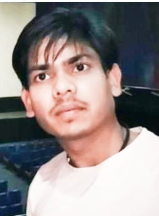 शिक्षक अचल राज का फाइल फोटो