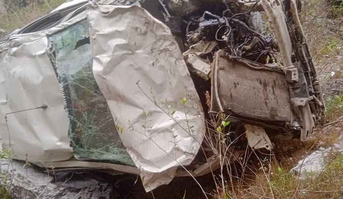 नामतीचेटाबगड़ में हादसे का शिकार हुई कार। विज्ञप्ति नामतीचेटाबगड़ में हादसे का शिकार हुई कार। विज्ञप्ति