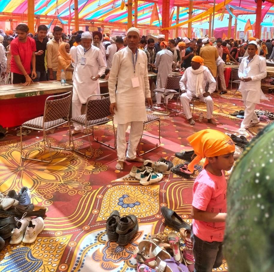 पानीपत। मुस्लिम समुदाय के लोगों द्वारा भी जोड़ा घर की सेवा। पानीपत। मुस्लिम समुदाय के लोगों द्वारा भी जोड़ा घर की सेवा।