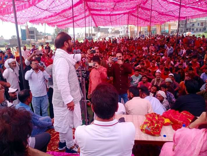 चोधरी लाल सिंह के संवेधन में पहुचे भवन मार्ग पर काय्र करने वाले मजदूर