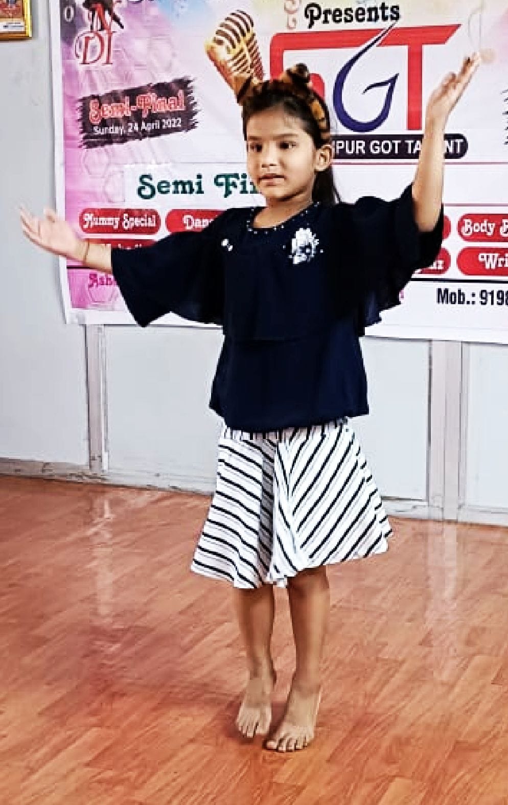 शाहजहांपुर में नटराज कल्चरल वेलफेयर सोसाईटी की अरेर से आयोजित नृत्य सेमी फाइनल प्रतियोगिता में 
