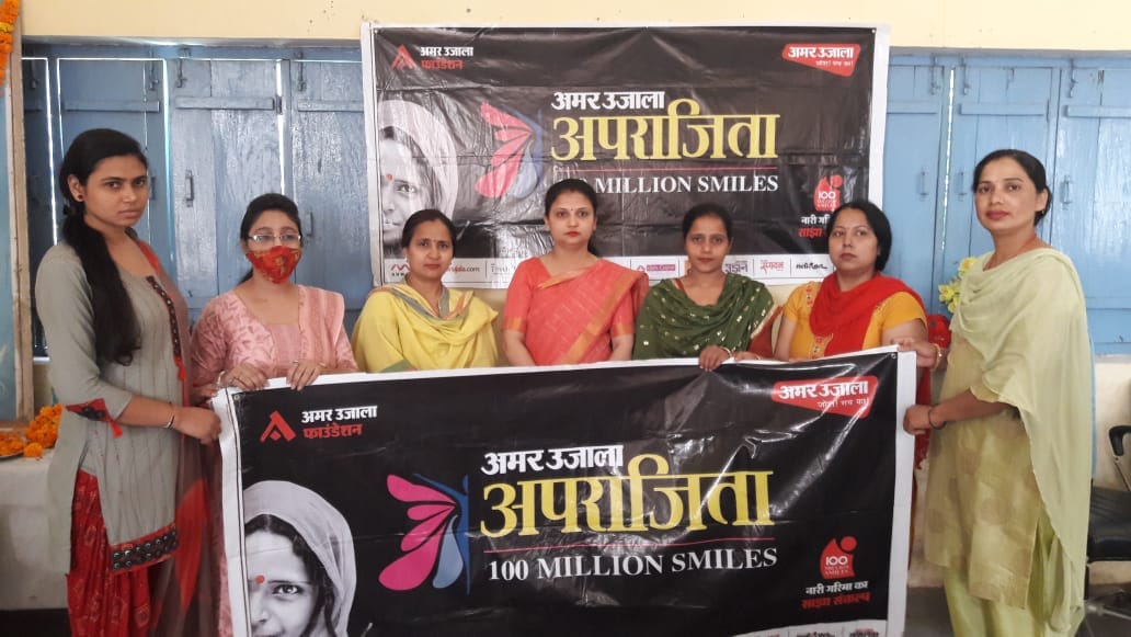 खतौली कालेज में आयोजित कार्यक्रम में उपस्थित अध्यापिकाएं।