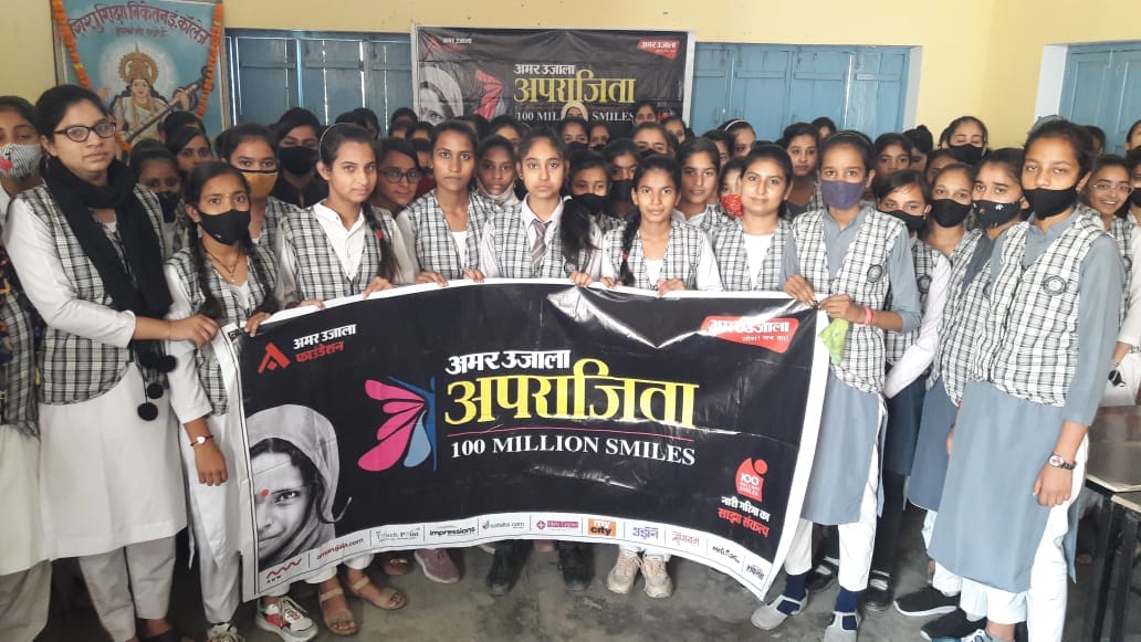 खतौली कालेज में आयोजित कार्यक्रम में उपस्थित छात्राएं।