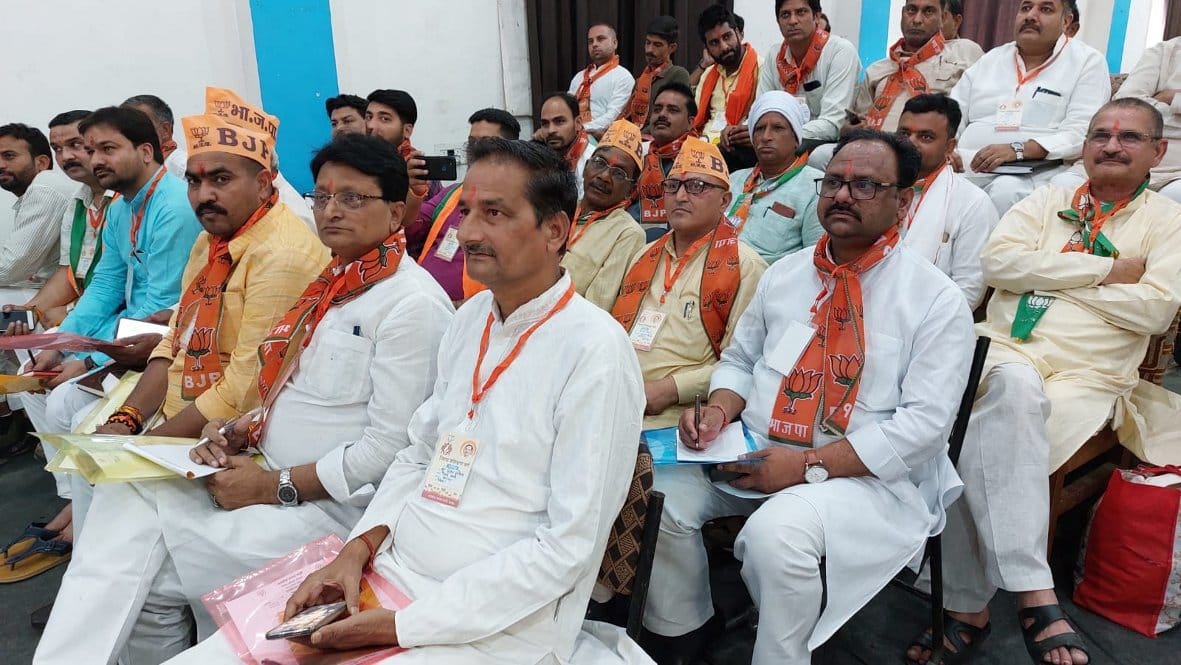 बागपत के सम्राट पृथ्वीराज डिग्री कालेज में आयोजित जिला प्रशिक्षण वर्ग कार्यक्रम में भाग लेते भा
