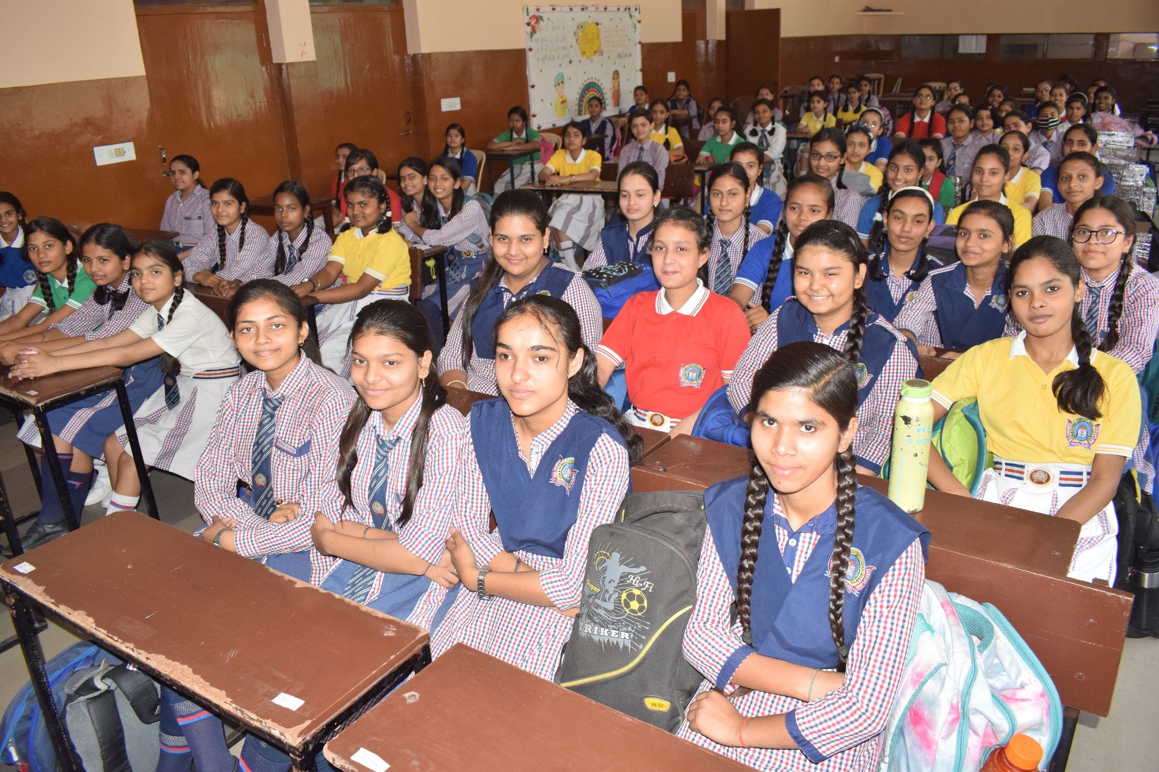 डॉन एंड डोना स्कूल में अमर उजाला के अपराजिता कार्यक्रम में उपस्थित छात्राएं । संवाद डॉन एंड डोना स्कूल में अमर उजाला के अपराजिता कार्यक्रम में उपस्थित छात्राएं । संवाद