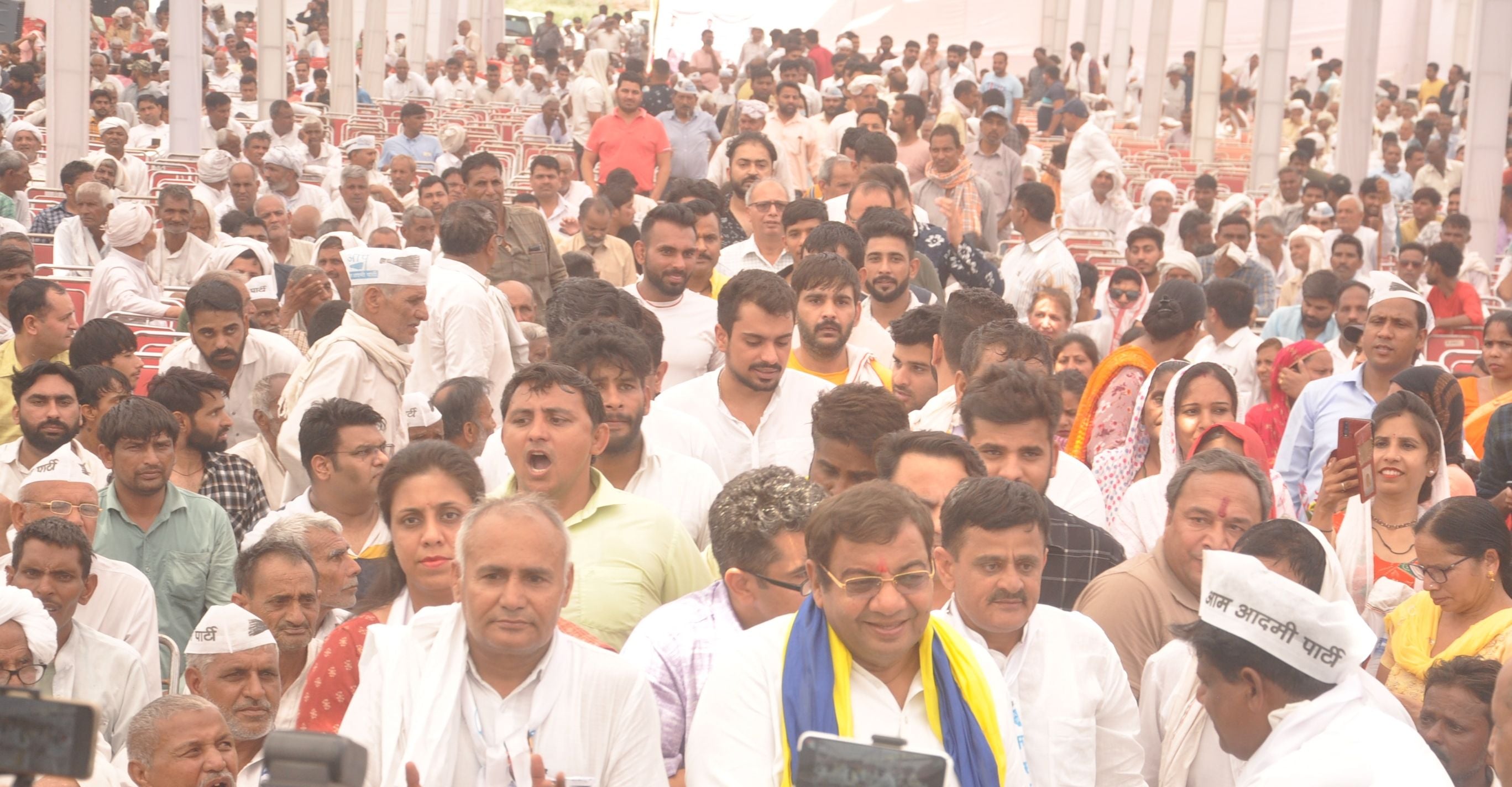 पुरानी आईटीआई स्थित कम्युनिटि सेंटर में आयोजित आप की जनसभा में पुहंचे राज्य सभा सांसद सुशील गुप? पुरानी आईटीआई स्थित कम्युनिटि सेंटर में आयोजित आप की जनसभा में पुहंचे राज्य सभा सांसद सुशील गुप?