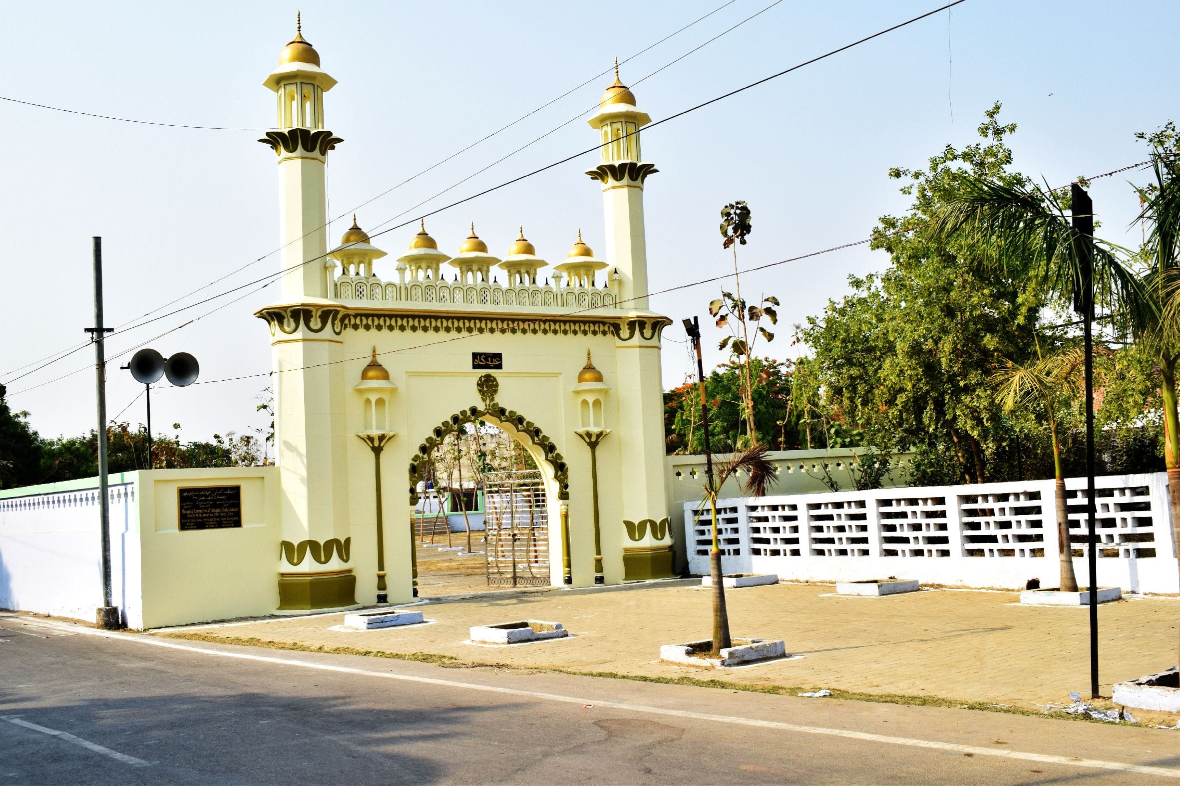 शाहजहांपुर में ईद की नमाज के लिए तैयार ईदगाह । संवाद