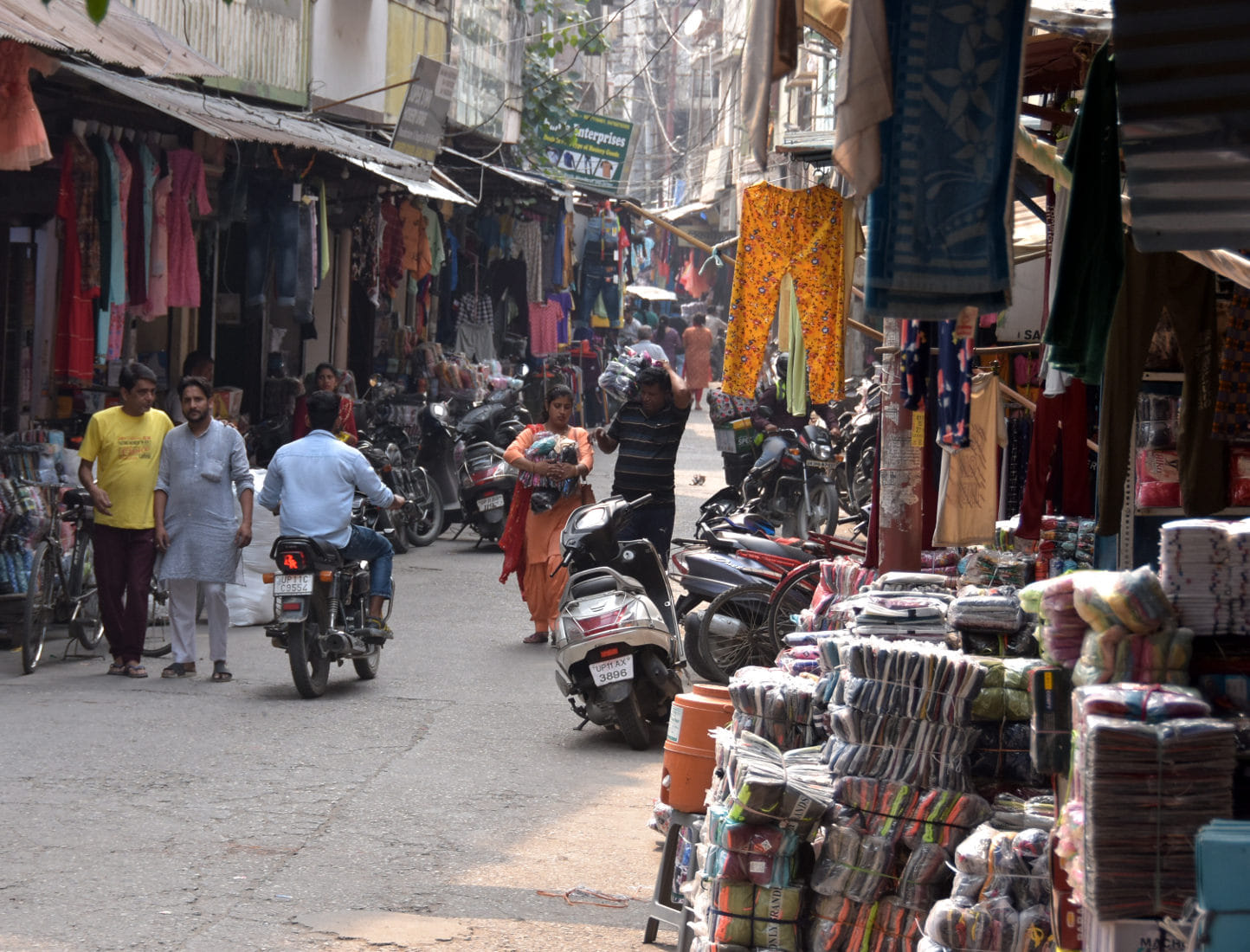 हौजरी मार्केट में छोटी गलिया और अतिक्रमण नही जा सकती फायर ब्रिगेड