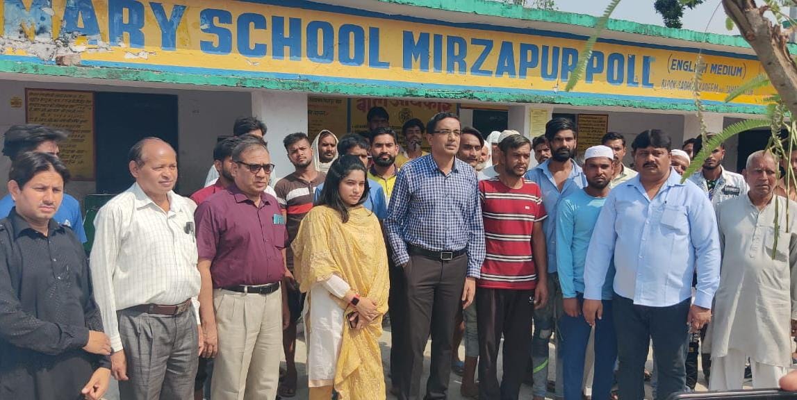 मिर्जापुर में नशा मुक्ति अभियान के प्रति लोगों को जागरूक करने के दौरान ग्रामीणों ने युवाओं के सा? मिर्जापुर में नशा मुक्ति अभियान के प्रति लोगों को जागरूक करने के दौरान ग्रामीणों ने युवाओं के सा?