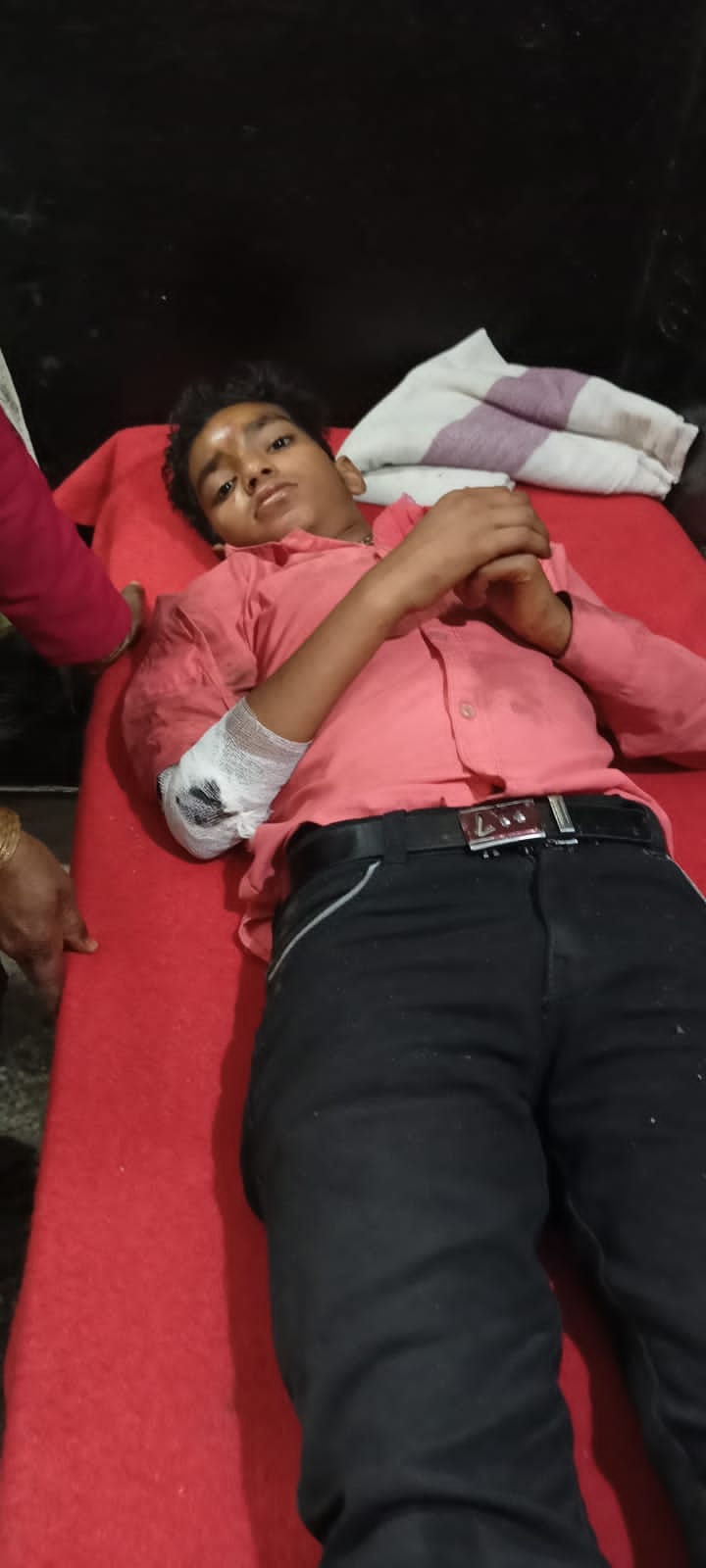सड़क हादसे में घायल