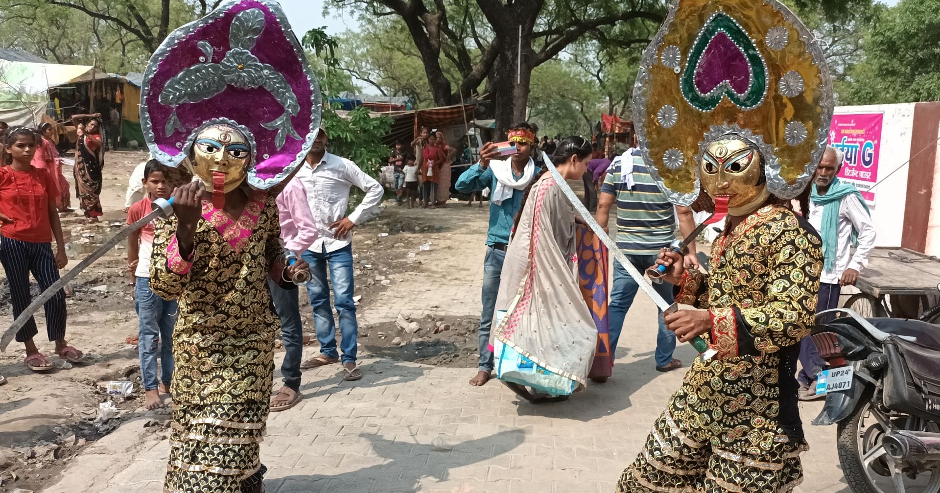 चुनरी यात्रा मे काली अखाड़ा।संवाद चुनरी यात्रा मे काली अखाड़ा।संवाद