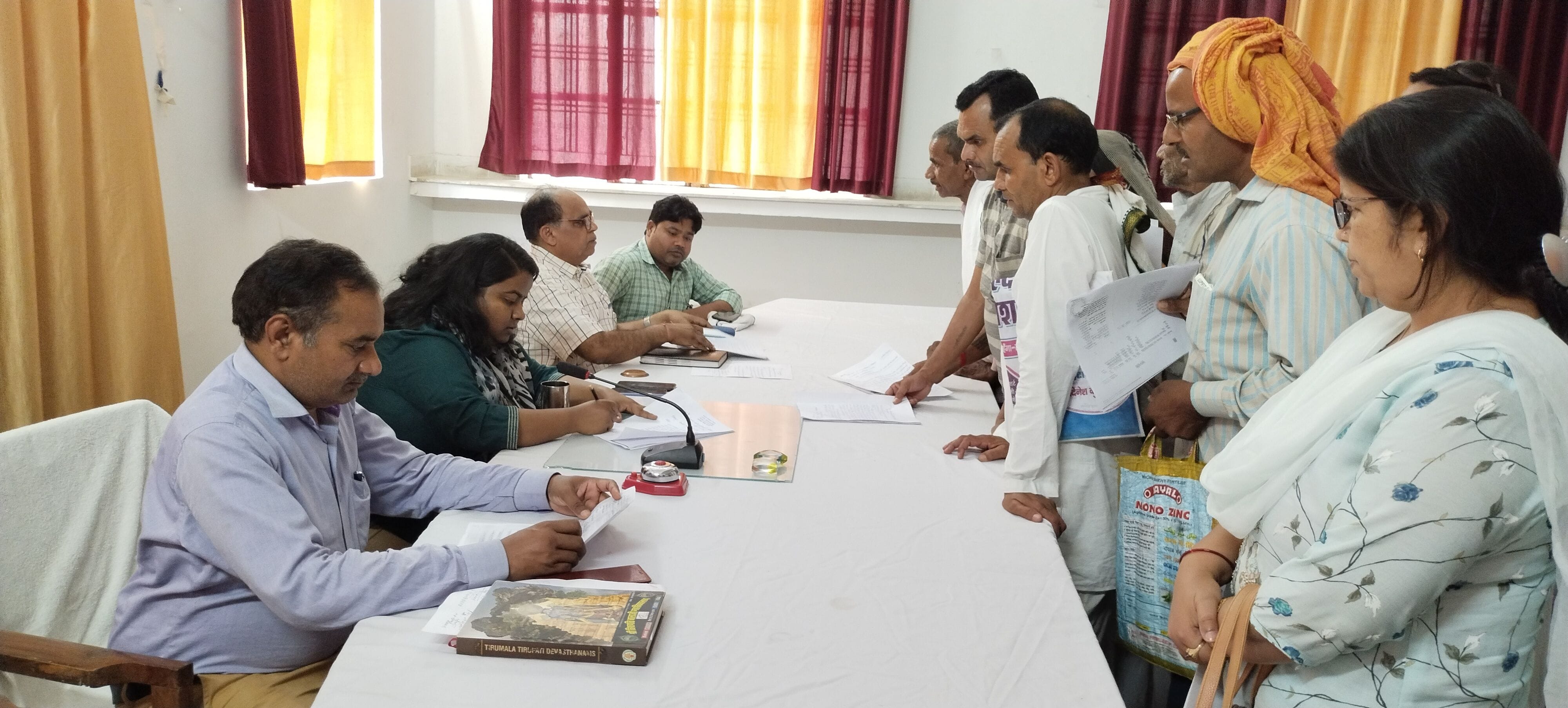 सैफई तहसील में समस्या सुनतीं एसडीएम ज्योत्सना बंधु। संवाद