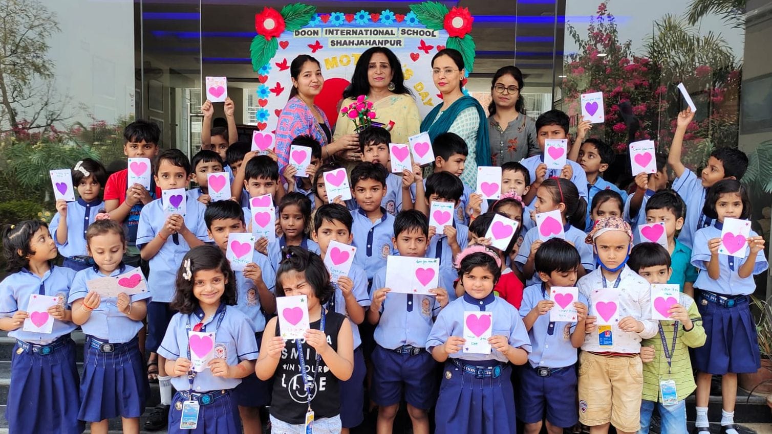 शाहजहांपुर के दून इंटरनेशनल स्कूल में मदर डे पर बच्चों ने कार्ड बनाएं संवाद शाहजहांपुर के दून इंटरनेशनल स्कूल में मदर डे पर बच्चों ने कार्ड बनाएं संवाद