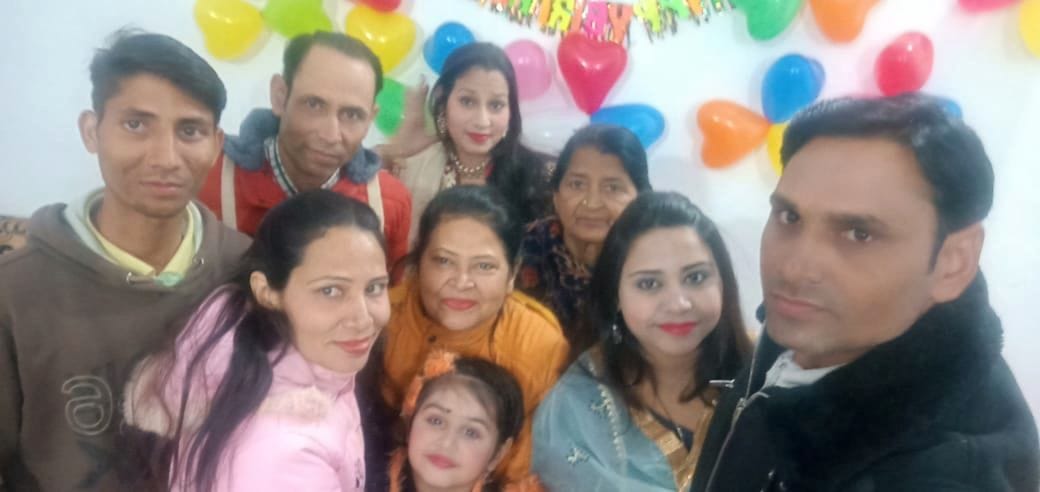 शिक्षिका डॉ. शाइस्ता अपने भाई-बहनों के साथ फाइल फोटो शिक्षिका डॉ. शाइस्ता अपने भाई-बहनों के साथ फाइल फोटो