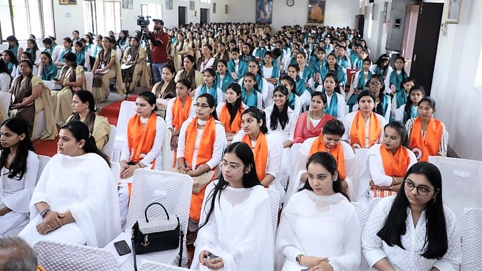 दीक्षांत समारोह में हिस्सा लेती छात्राएं। संवाद दीक्षांत समारोह में हिस्सा लेती छात्राएं। संवाद