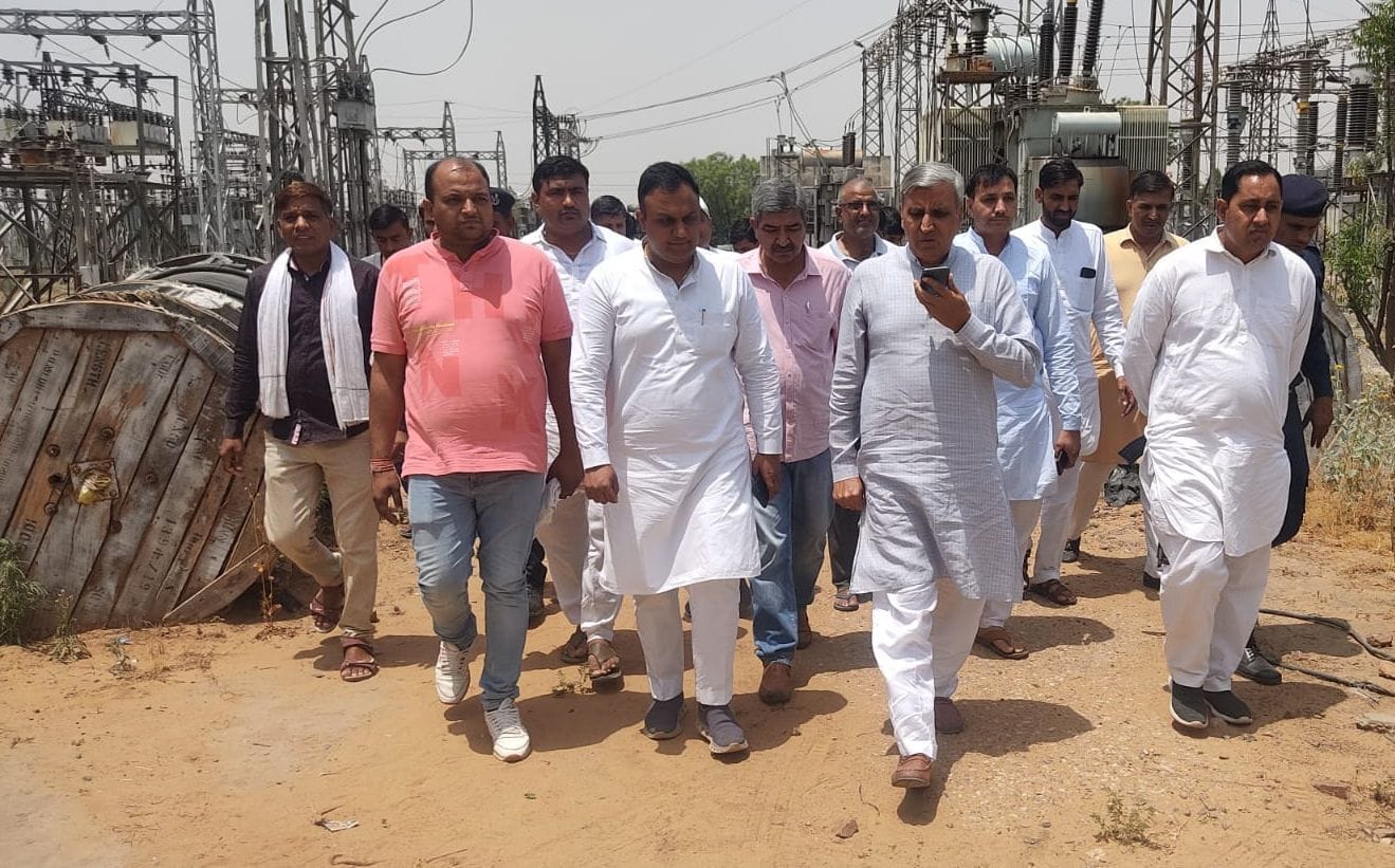 बाढ़डा बिजली सब स्टेशन का दौरा करने पहुंचे कृषिमंत्री जेपी दलाल। बाढ़डा बिजली सब स्टेशन का दौरा करने पहुंचे कृषिमंत्री जेपी दलाल।