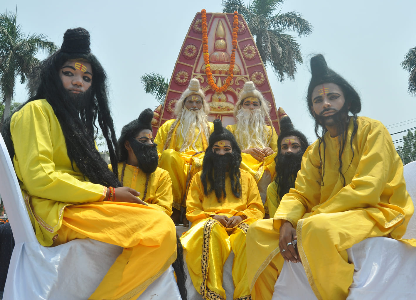 नगर में निकाली गई परशुराम जन्मोत्सव की शोभायात्रा में शामिल सुदंर झांकी। नगर में निकाली गई परशुराम जन्मोत्सव की शोभायात्रा में शामिल सुदंर झांकी।