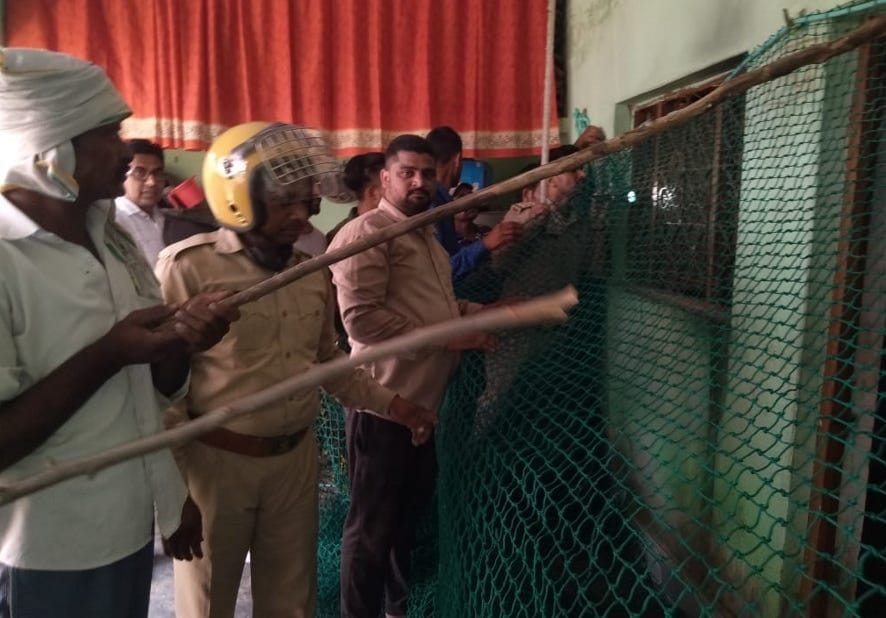 मंडावली में गुलदार पकड़ने के लिए लगाया जाल।