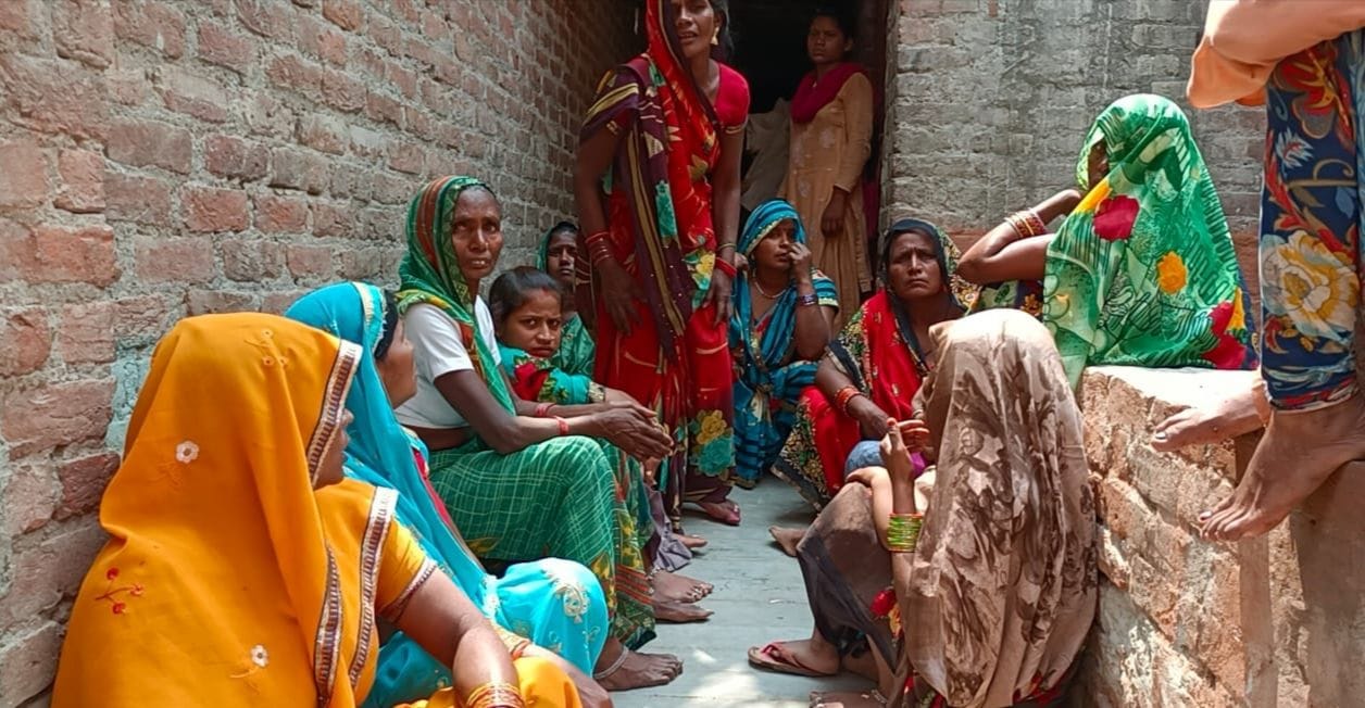 रोते बिलखते मृतक श्रीकृष्ण के परिजन । संवाद