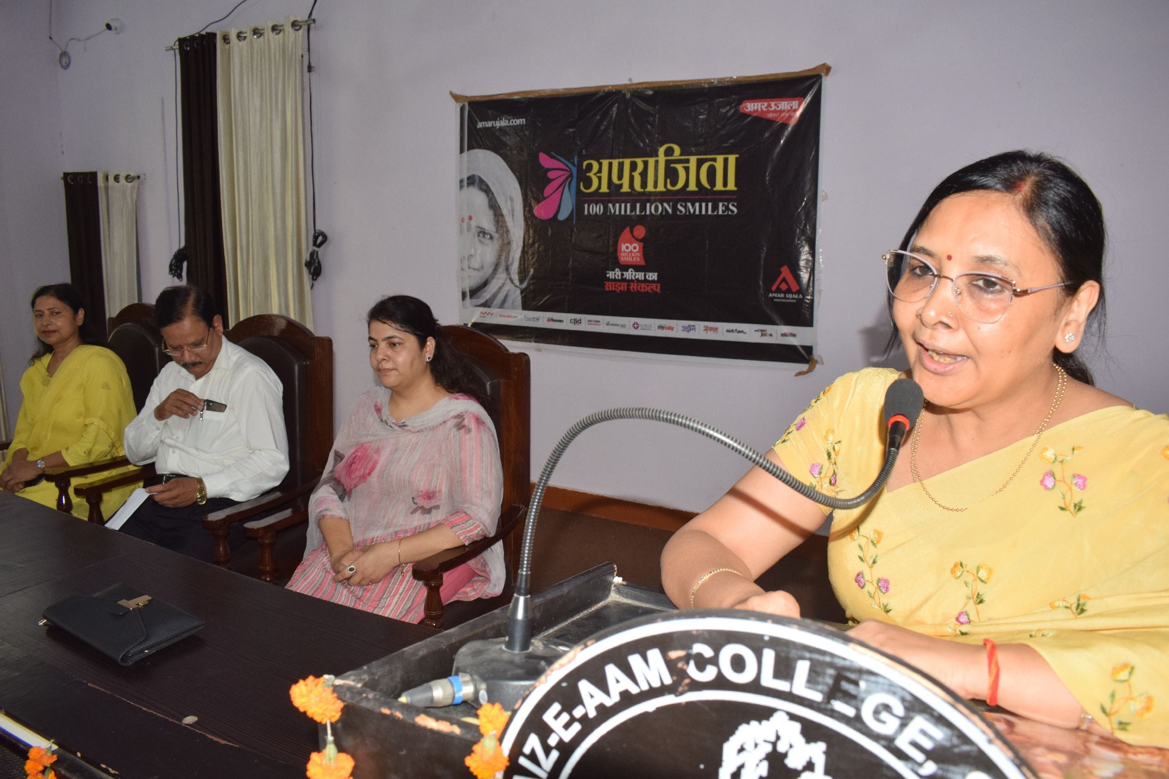 शाहजहांपुर के जीएफ कॉलेज में अमर उजाला के अपराजिता कार्यक्रम में बोलते हुए डॉ. संगीता मोहन । संवा शाहजहांपुर के जीएफ कॉलेज में अमर उजाला के अपराजिता कार्यक्रम में बोलते हुए डॉ. संगीता मोहन । संवा