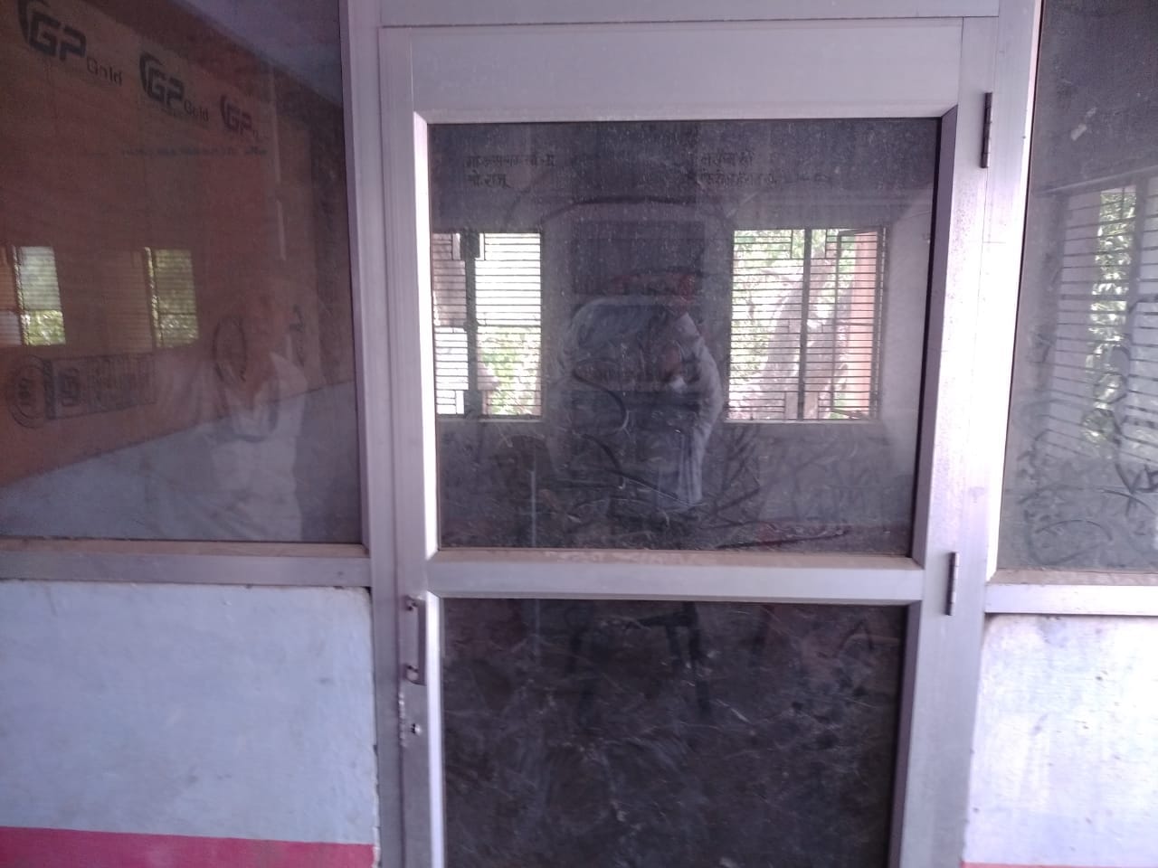 शाहजहांपुर के कचहरी परिसर में एलॉट होने के बावजूद बंद पड़ा चैंबर शाहजहांपुर के कचहरी परिसर में एलॉट होने के बावजूद बंद पड़ा चैंबर