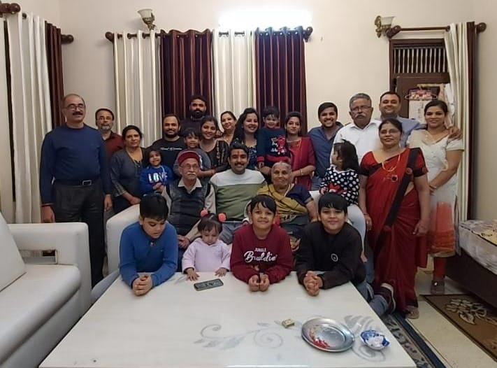 डॉ. शिवलाल गुप्ता का संयुक्त परिवार। संवाद डॉ. शिवलाल गुप्ता का संयुक्त परिवार। संवाद