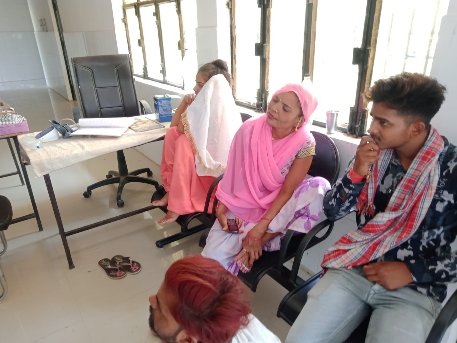 हनुमंतपुरा पीएचसी में डाक्टर की खाली पड़ी कुर्सी। संवाद हनुमंतपुरा पीएचसी में डाक्टर की खाली पड़ी कुर्सी। संवाद