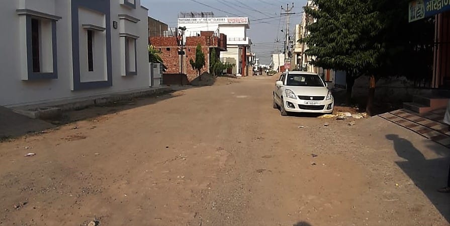 पुरुषोत्तम नगर की खस्ता हाल सड़क। संवाद पुरुषोत्तम नगर की खस्ता हाल सड़क। संवाद