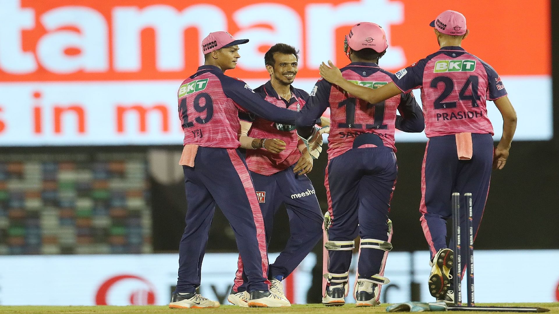 Lsg Vs Rr: लखनऊ के बल्लेबाज फिर फेल, अब राजस्थान ने हराया, रोमांचक हुई प्लेऑफ की जंग - Cricket News In Hindi