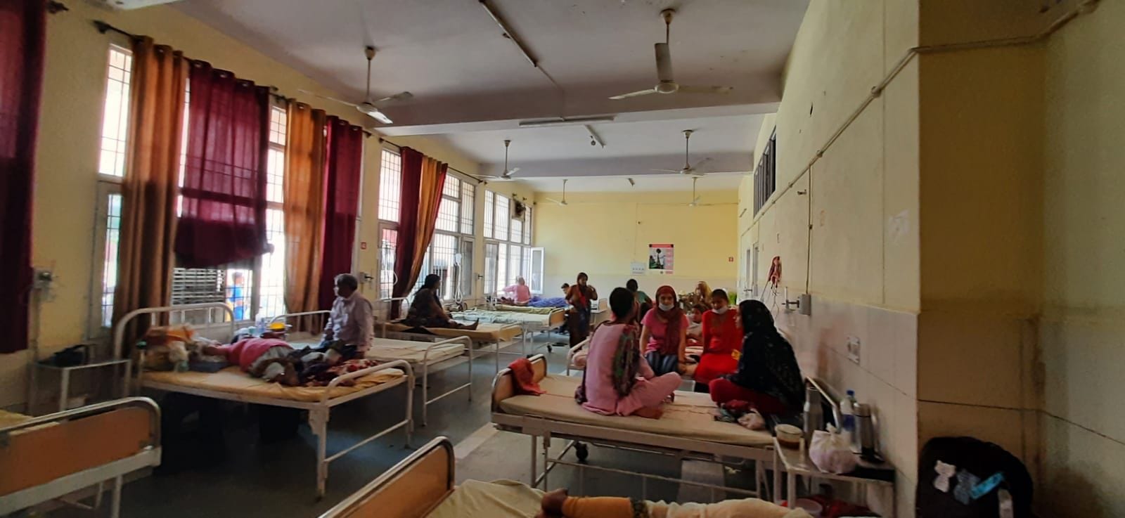 Suddenly the light went off in the trauma center, the patient did not come for half an hour. Suddenly the light went off in the trauma center, the patient did not come for half an hour.