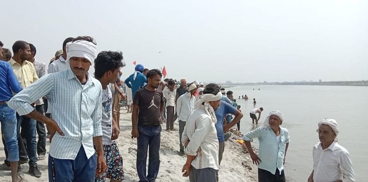 Selfi,farrukhabad News,ganga Me Doobe – Empat teman tenggelam di Ganga saat mengambil selfie, dua meninggal
