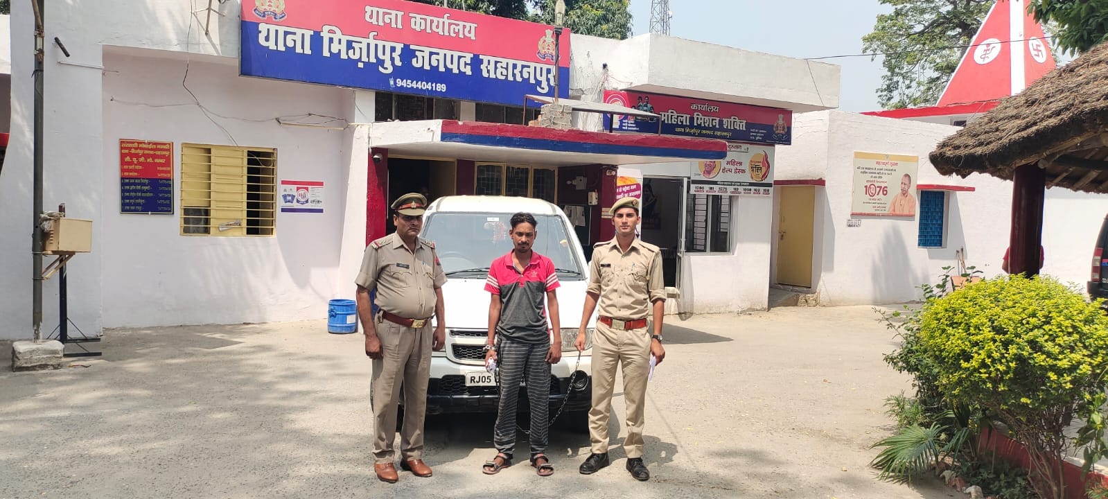 पुलिस द्वारा पकड़ा गया बावरिया गैंग का सदस्य और बरामद कार पुलिस द्वारा पकड़ा गया बावरिया गैंग का सदस्य और बरामद कार