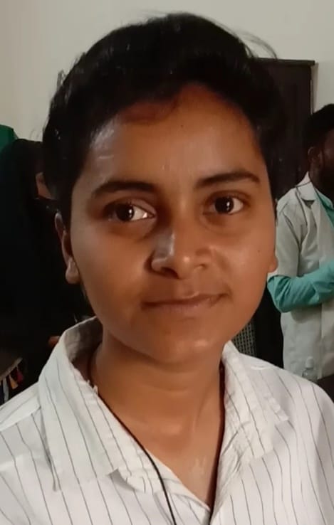 रकिला अस्पताल में कुत्ते के काटे का टीका लगवाने पहुंची अंजली रकिला अस्पताल में कुत्ते के काटे का टीका लगवाने पहुंची अंजली