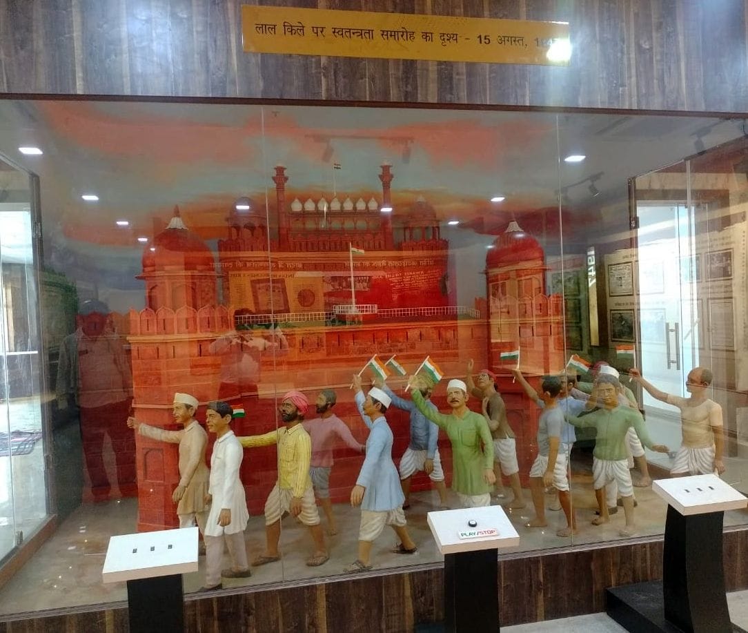 शहीद संग्रहालय में दर्शाया गया लाल किले पर स्वतंत्रता समारोह का दृश्य 15 अगस्त 1947 शहीद संग्रहालय में दर्शाया गया लाल किले पर स्वतंत्रता समारोह का दृश्य 15 अगस्त 1947