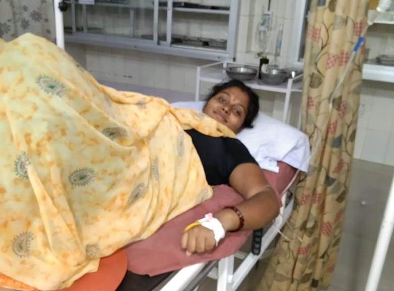 लेबर रूम में भर्ती महिला।