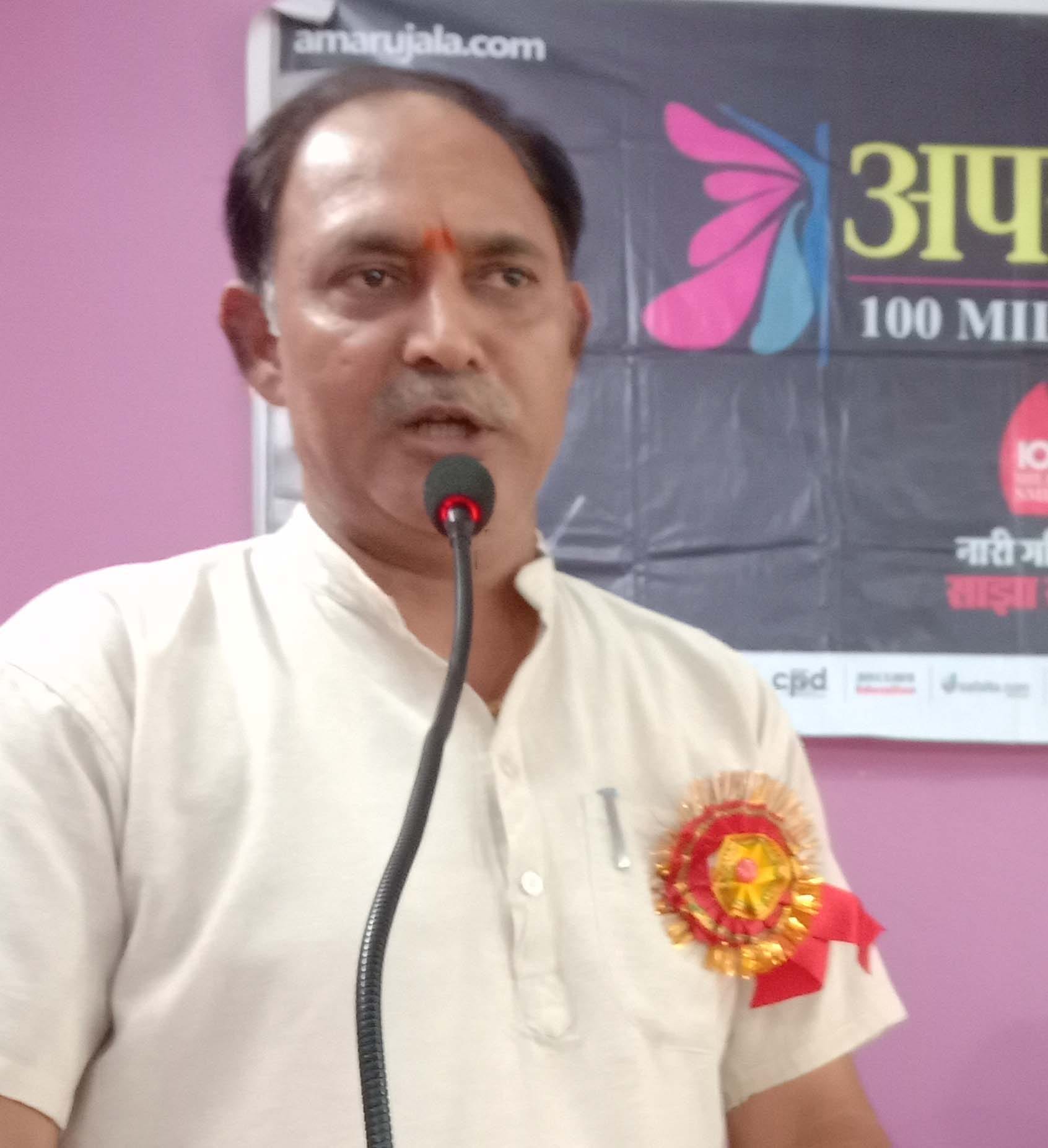 संबोधित करते प्राचार्य डॉ. एसके शर्मा। संबोधित करते प्राचार्य डॉ. एसके शर्मा।