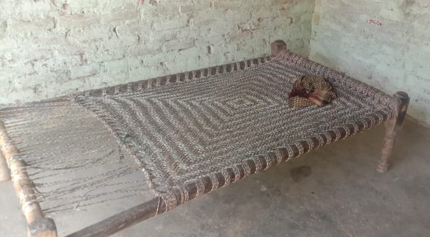 कन्नौज के हसेरन के दरियाई नगला में इसी चारपाई पर दिया गया था वारदात को अंजाम। संवाद कन्नौज के हसेरन के दरियाई नगला में इसी चारपाई पर दिया गया था वारदात को अंजाम। संवाद