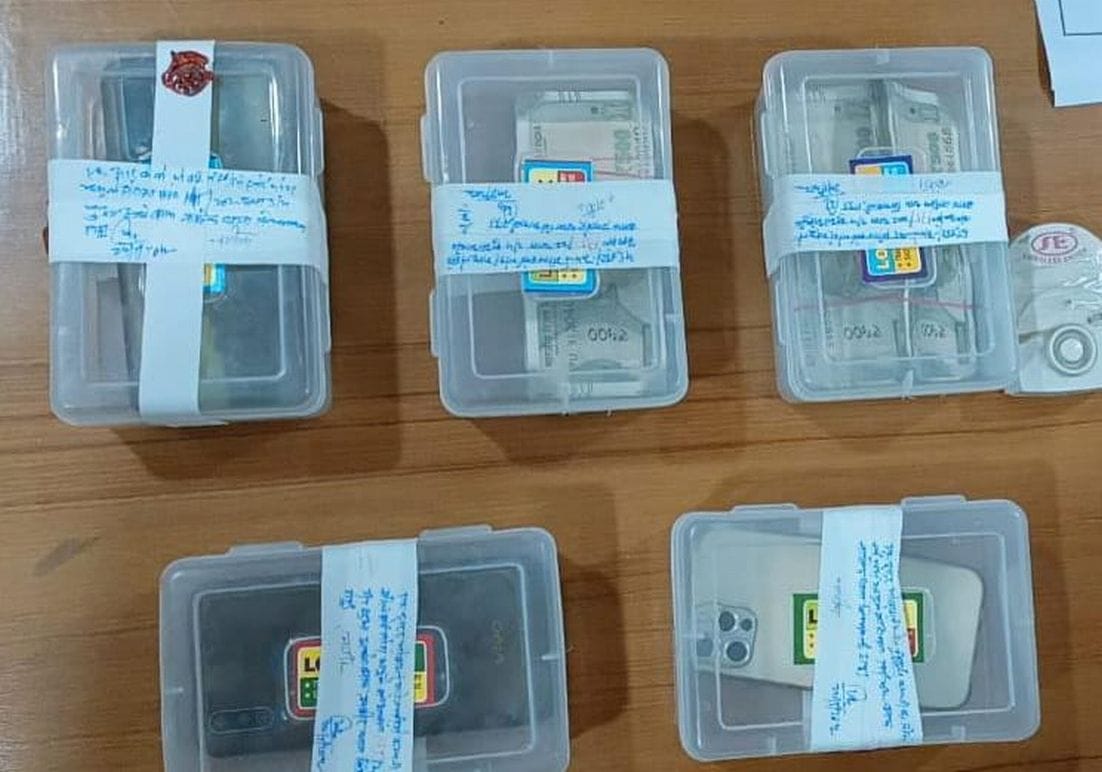 मंगलवार को देहात थाना व सिंभावली थाना पुलिस द्वारा पकड़े गये सट्टा लगाने वाले आरोपीयो से बरामद ह? मंगलवार को देहात थाना व सिंभावली थाना पुलिस द्वारा पकड़े गये सट्टा लगाने वाले आरोपीयो से बरामद ह?