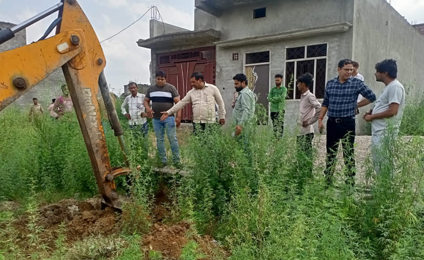 देवबंद में मंगलौर रोड स्थित तालाब की भूमि पर हुए अवैध कब्जे को बुलडोजर से हटवाती राजस्व विभाग की ? देवबंद में मंगलौर रोड स्थित तालाब की भूमि पर हुए अवैध कब्जे को बुलडोजर से हटवाती राजस्व विभाग की ?