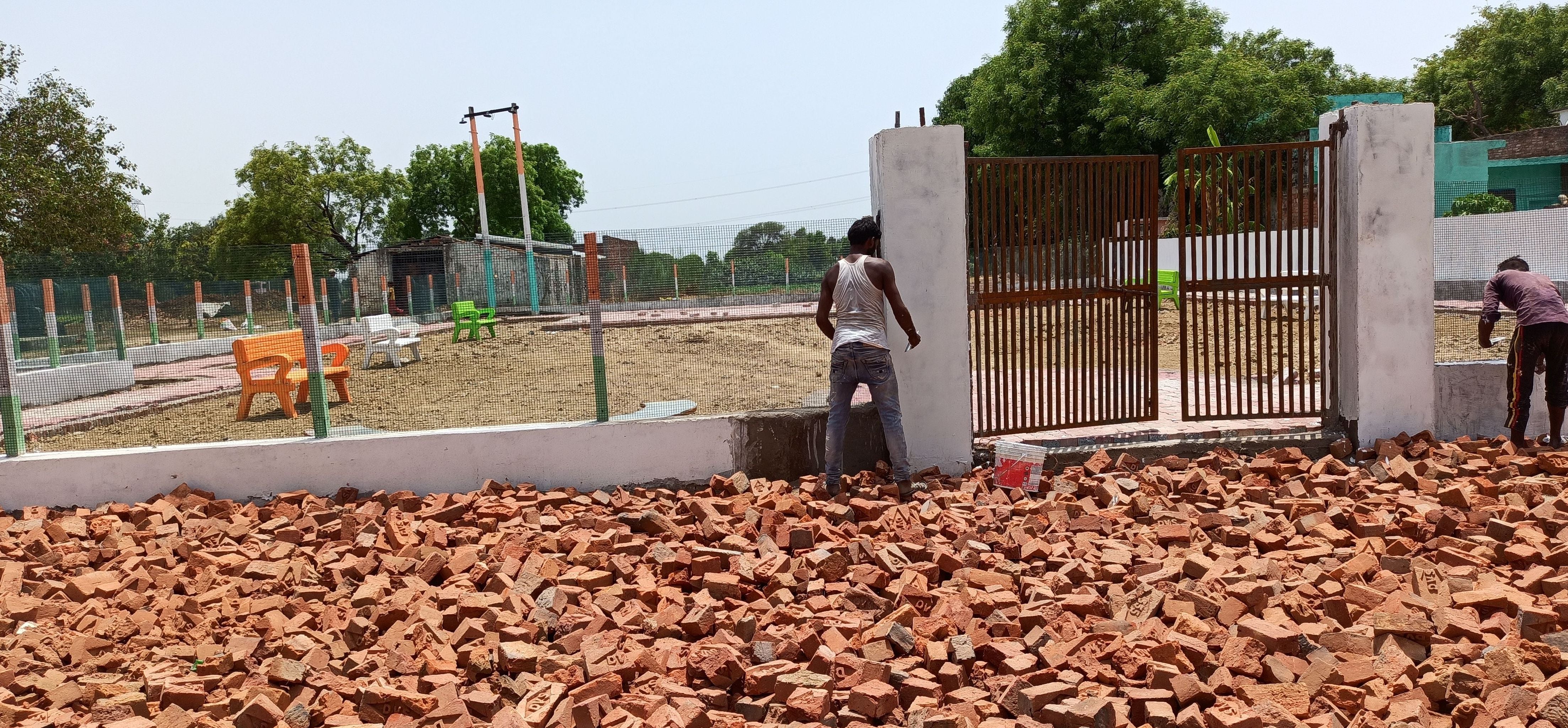 परौंख में निर्माणाधीन ओपन जिम। संवाद परौंख में निर्माणाधीन ओपन जिम। संवाद